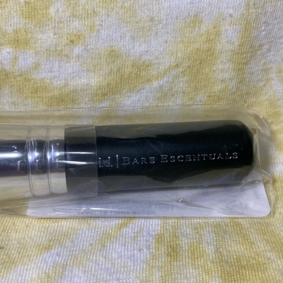 BareMinerals Feather Light Brush - Picture 5 of 5